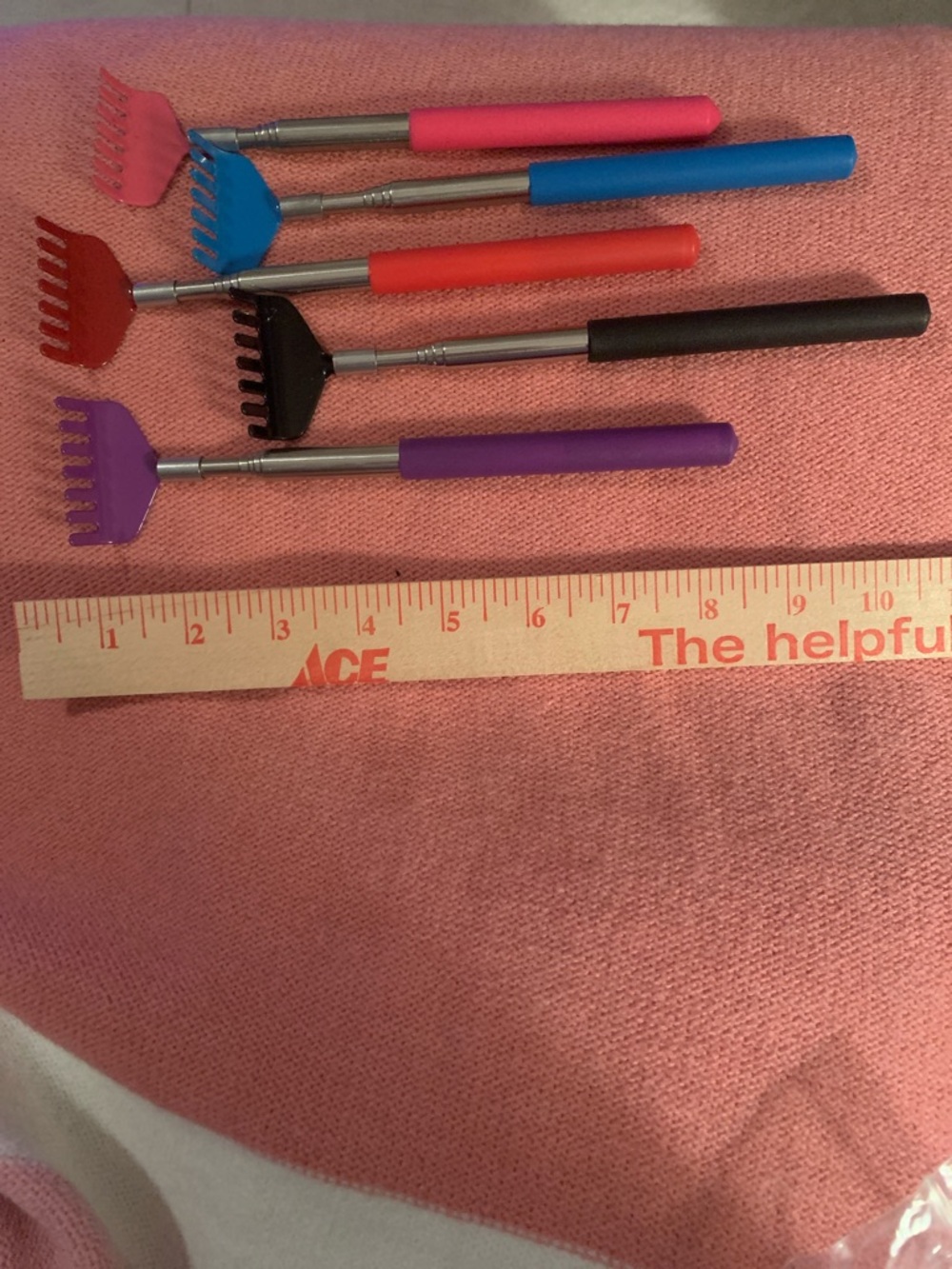 Retractable Back Scratchers Set - Multicolor